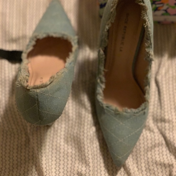 A pair of cute jean heels. - Picture 1 of 4